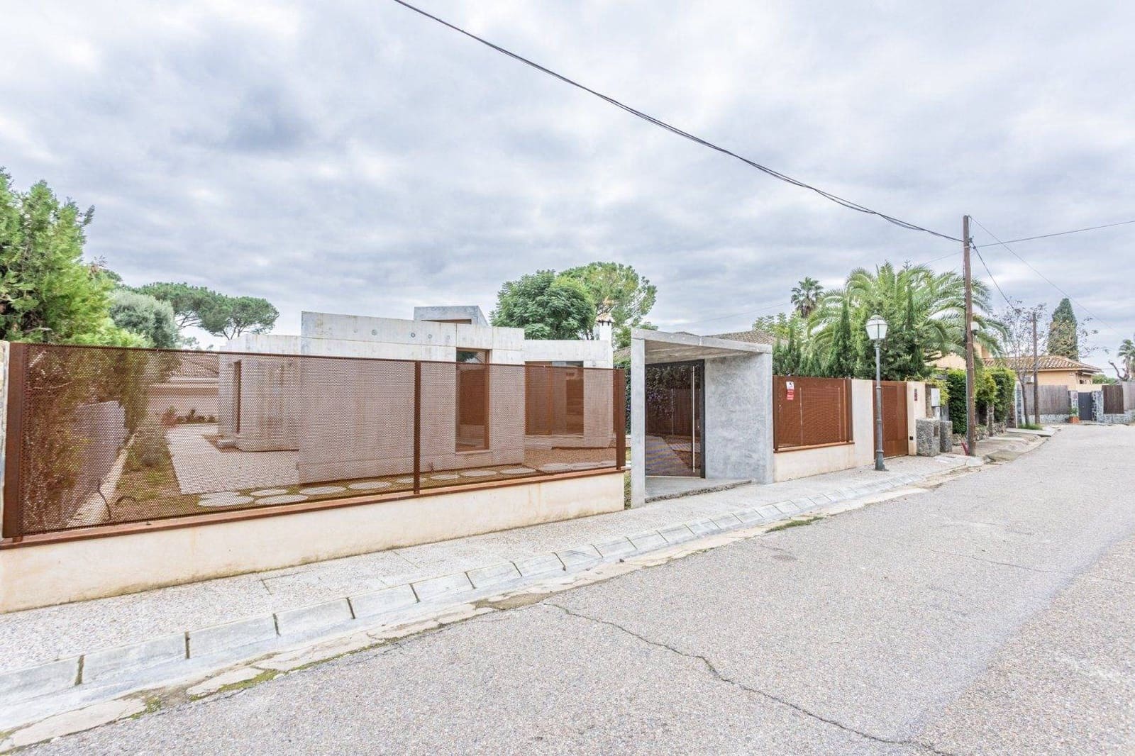 3 soverom Villa til salgs i Carmona med svømmebasseng garasje - € 525 000 (Ref: 9020973)