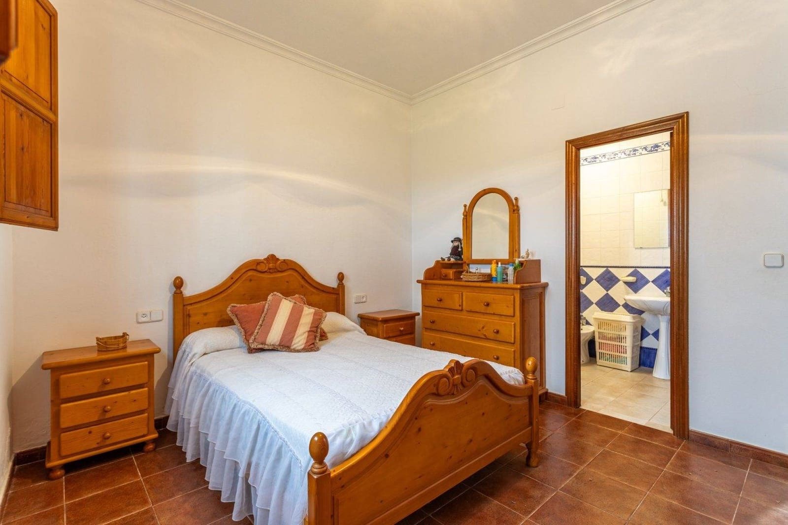 5 soveværelse Villa til salg i Sanlucar la Mayor med swimmingpool garage - € 379.990 (Ref: 9031519)