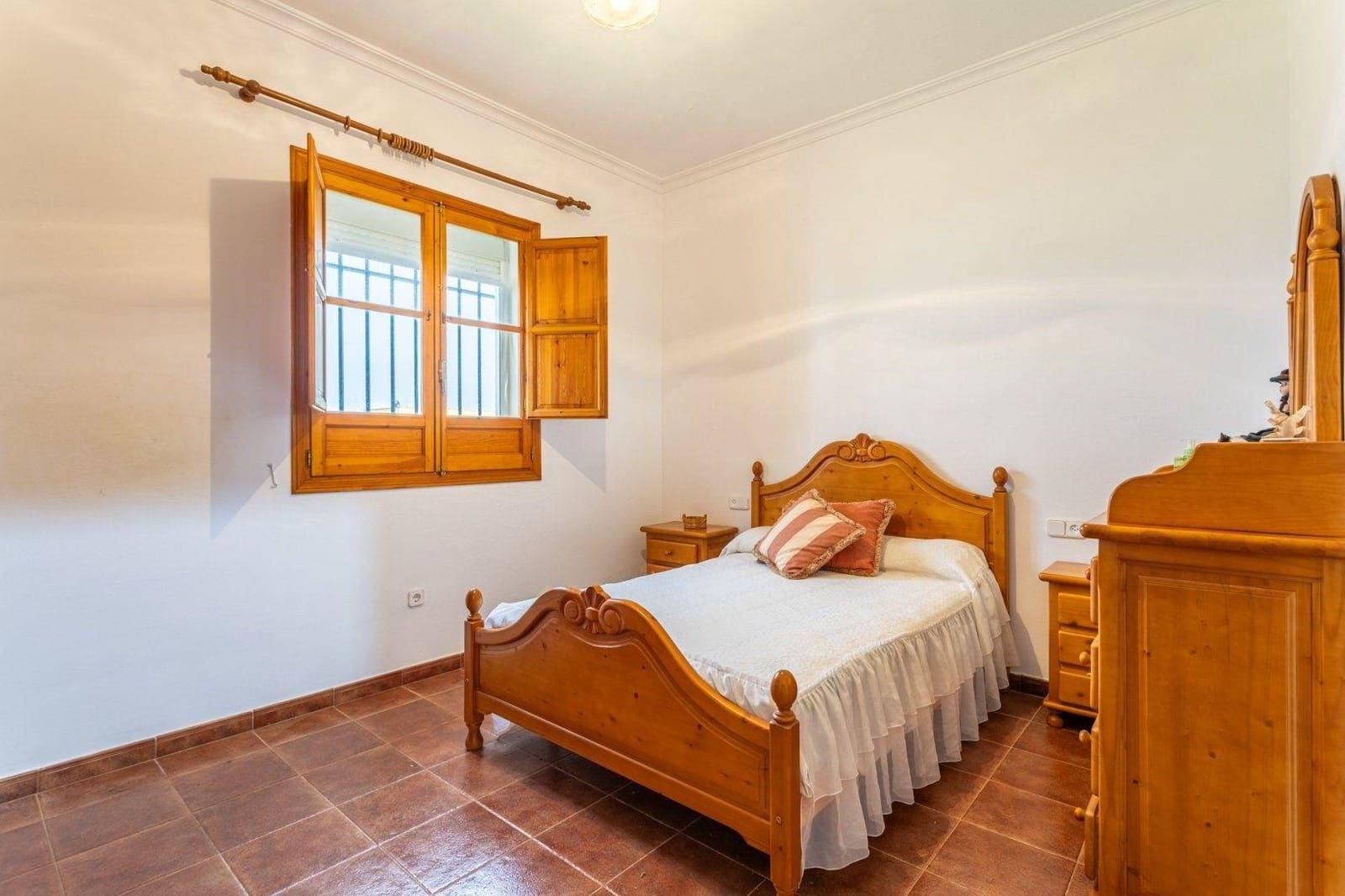 5 soveværelse Villa til salg i Sanlucar la Mayor med swimmingpool garage - € 379.990 (Ref: 9031519)