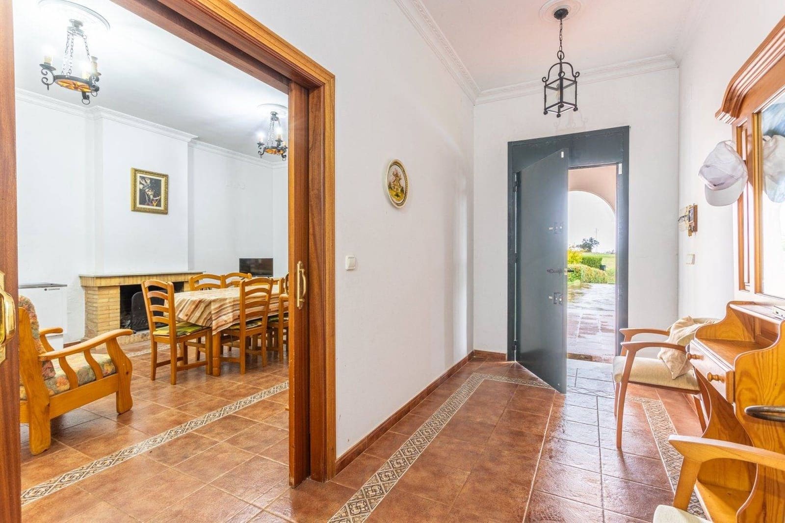 5 soveværelse Villa til salg i Sanlucar la Mayor med swimmingpool garage - € 379.990 (Ref: 9031519)