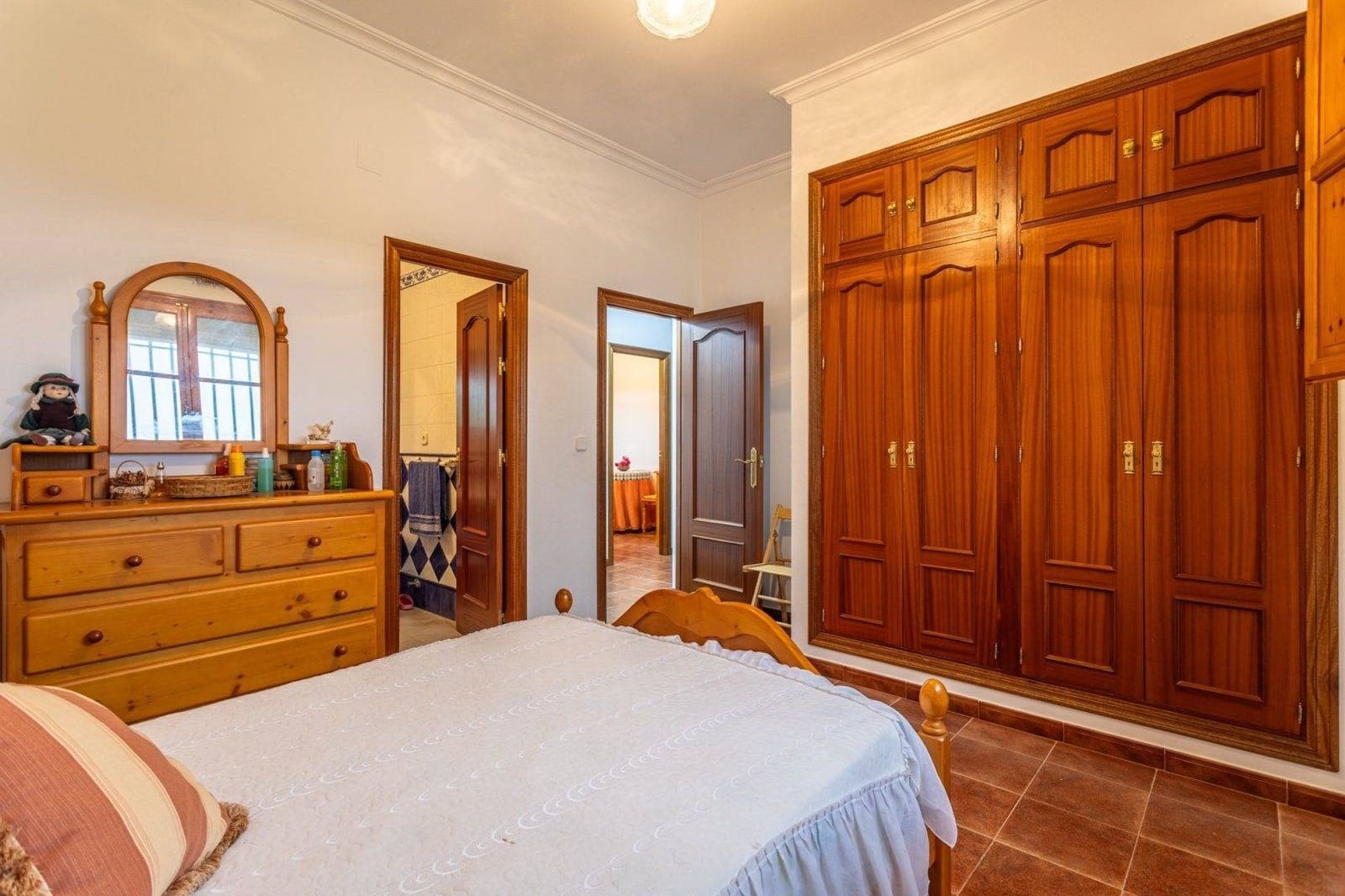 5 soveværelse Villa til salg i Sanlucar la Mayor med swimmingpool garage - € 379.990 (Ref: 9031519)