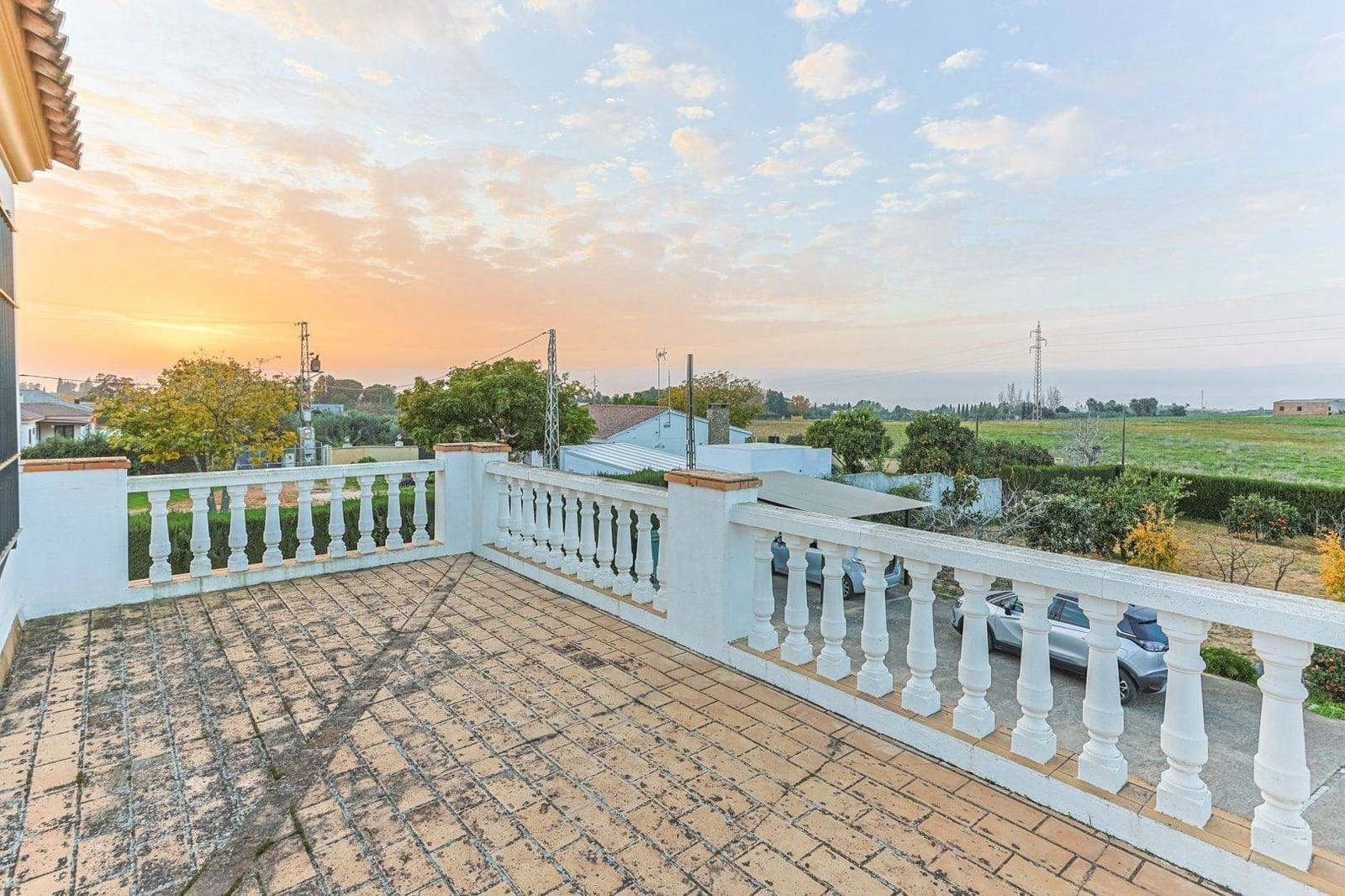 5 soveværelse Villa til salg i Sanlucar la Mayor med swimmingpool garage - € 379.990 (Ref: 9031519)