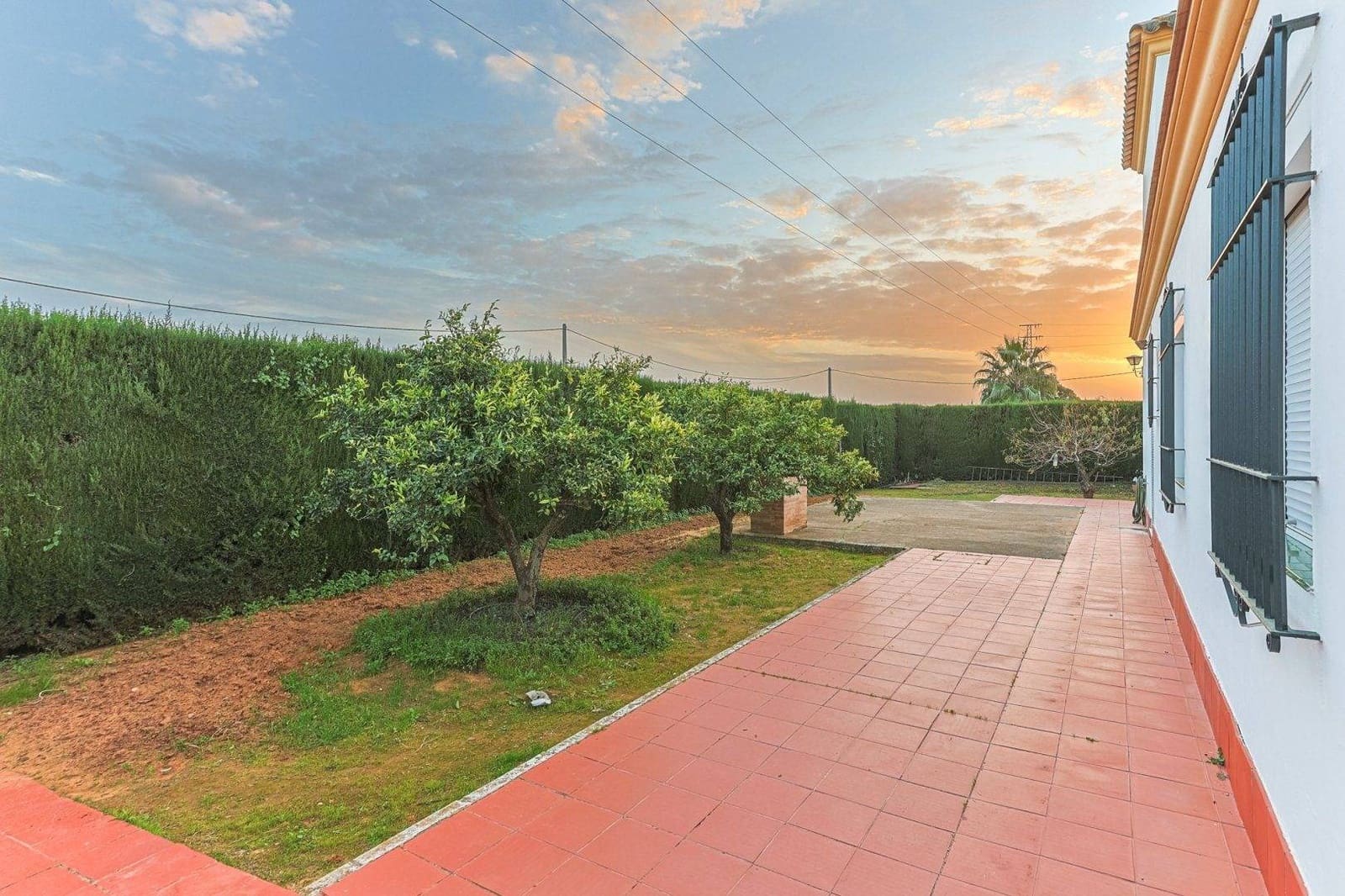 5 soveværelse Villa til salg i Sanlucar la Mayor med swimmingpool garage - € 379.990 (Ref: 9031519)