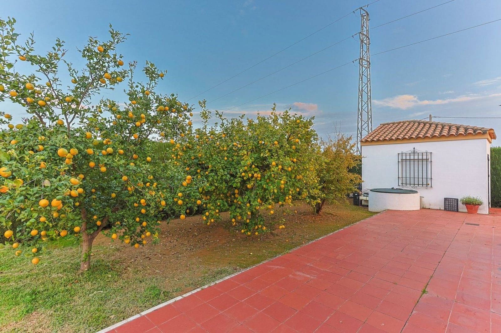 5 soveværelse Villa til salg i Sanlucar la Mayor med swimmingpool garage - € 379.990 (Ref: 9031519)