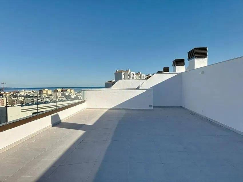 3 bedroom Penthouse for sale in Estepona with pool garage - € 975,000 (Ref: 9042238)