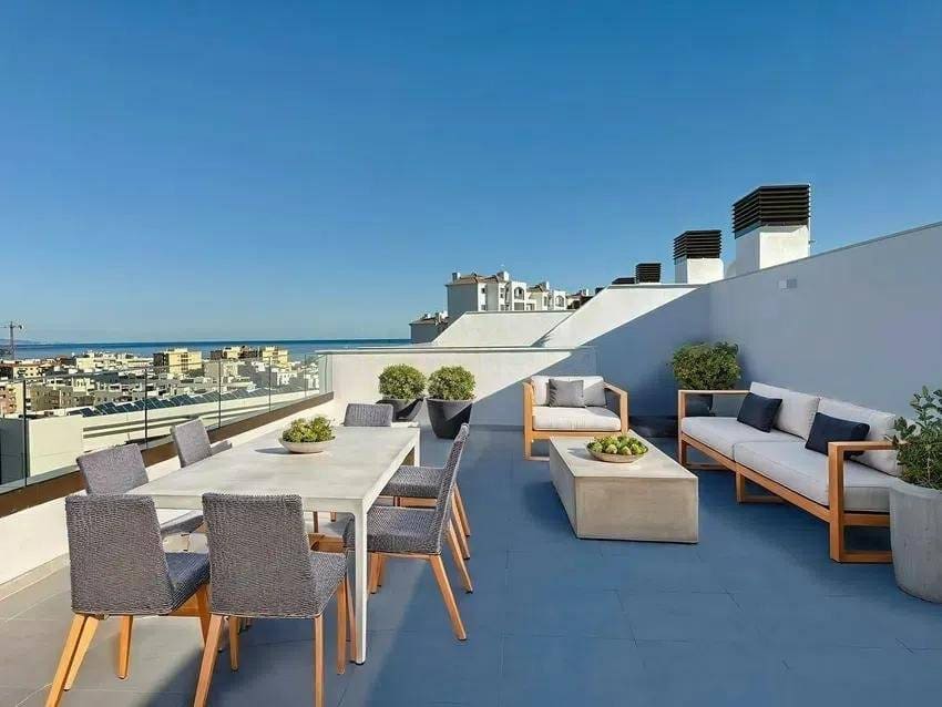 3 bedroom Penthouse for sale in Estepona with pool garage - € 975,000 (Ref: 9042238)