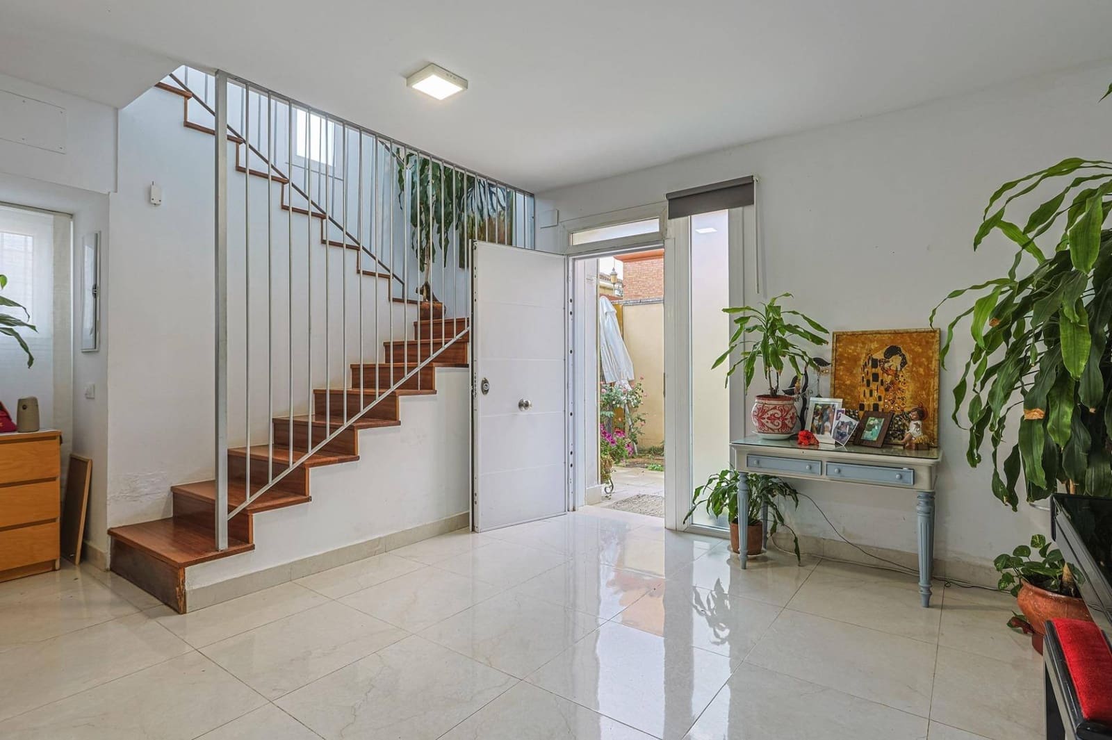 4 soveværelse Villa til salg i Montequinto med swimmingpool garage - € 669.000 (Ref: 9051038)