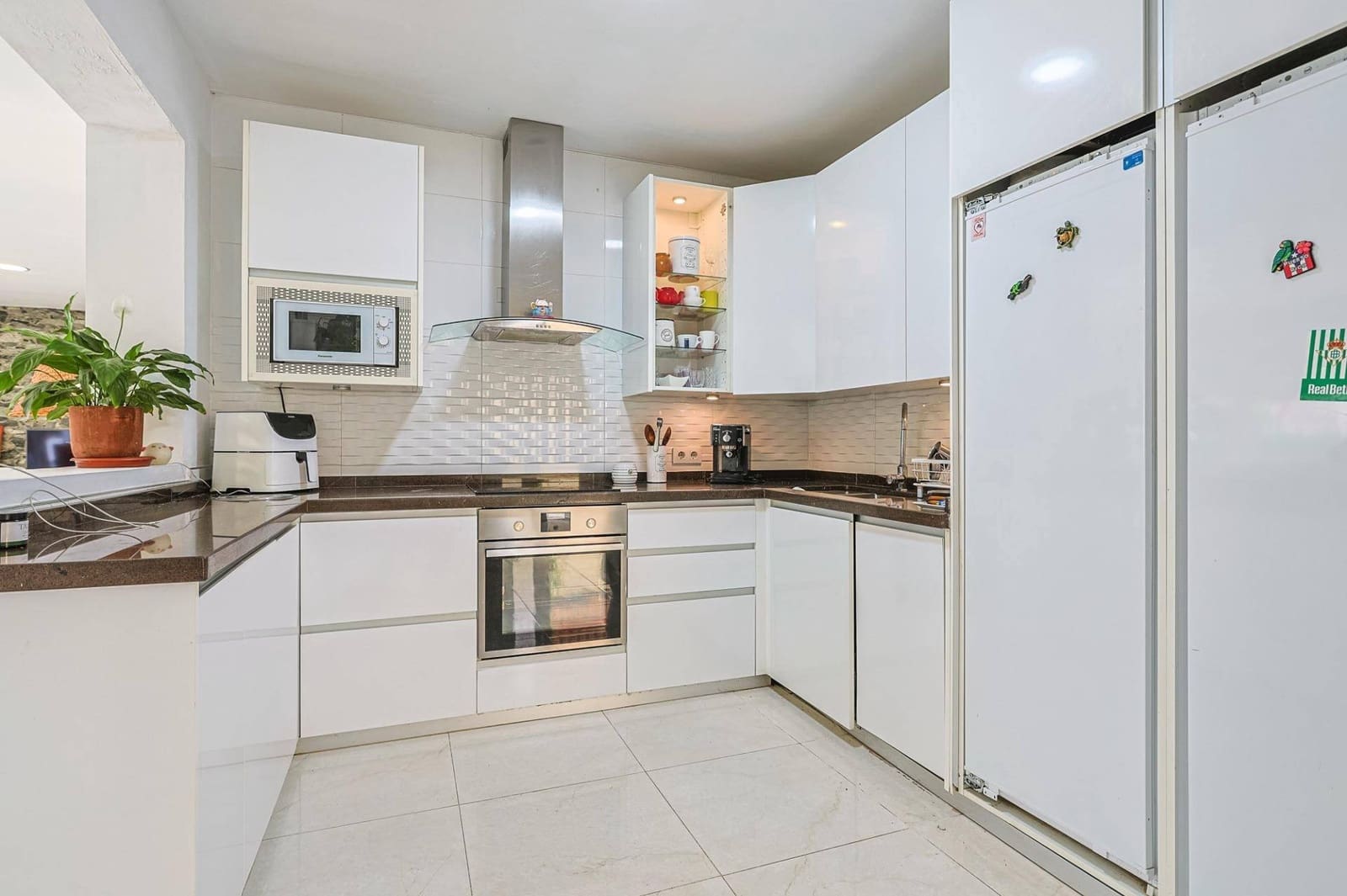 4 soveværelse Villa til salg i Montequinto med swimmingpool garage - € 669.000 (Ref: 9051038)