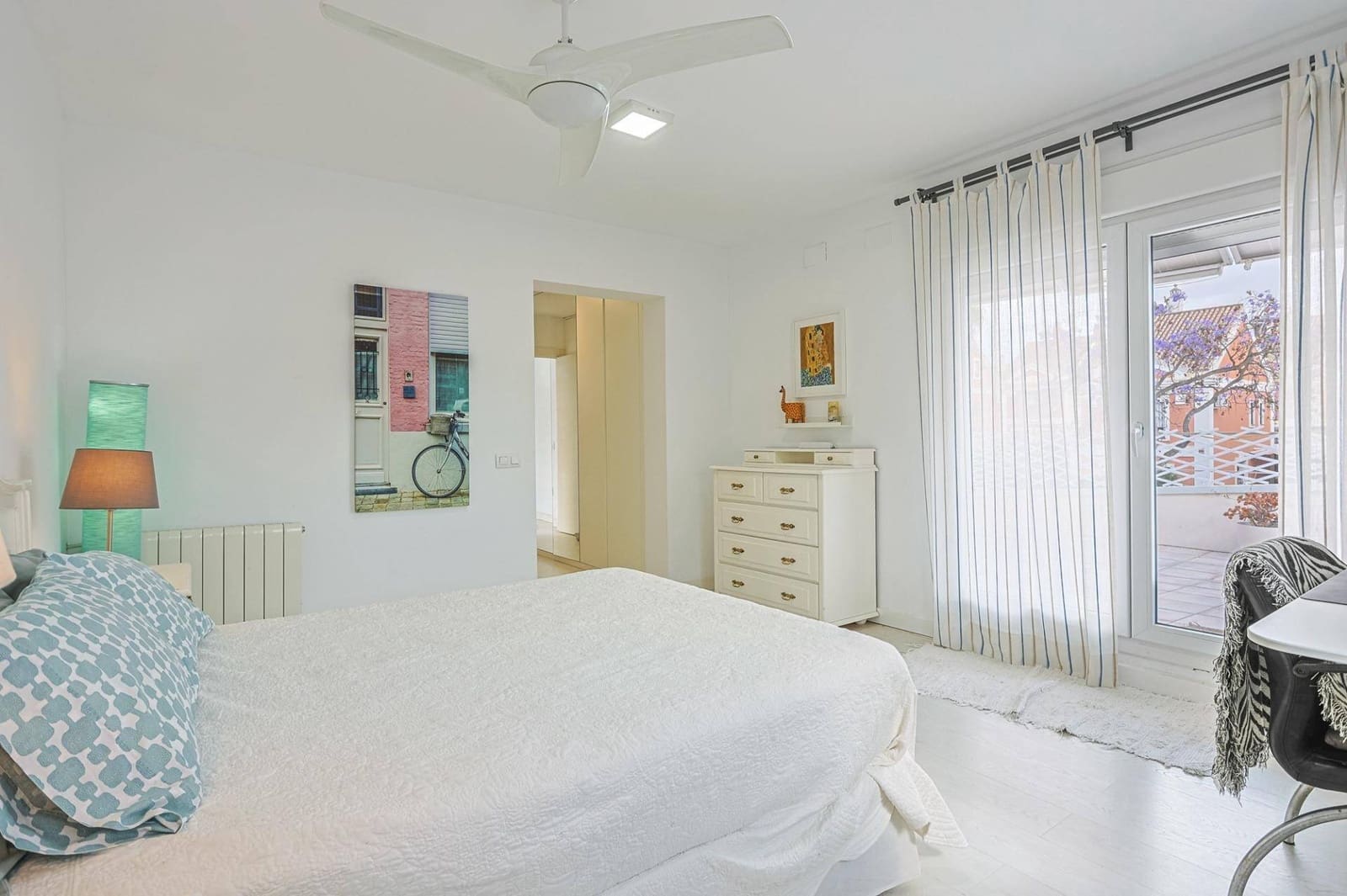 4 soveværelse Villa til salg i Montequinto med swimmingpool garage - € 669.000 (Ref: 9051038)