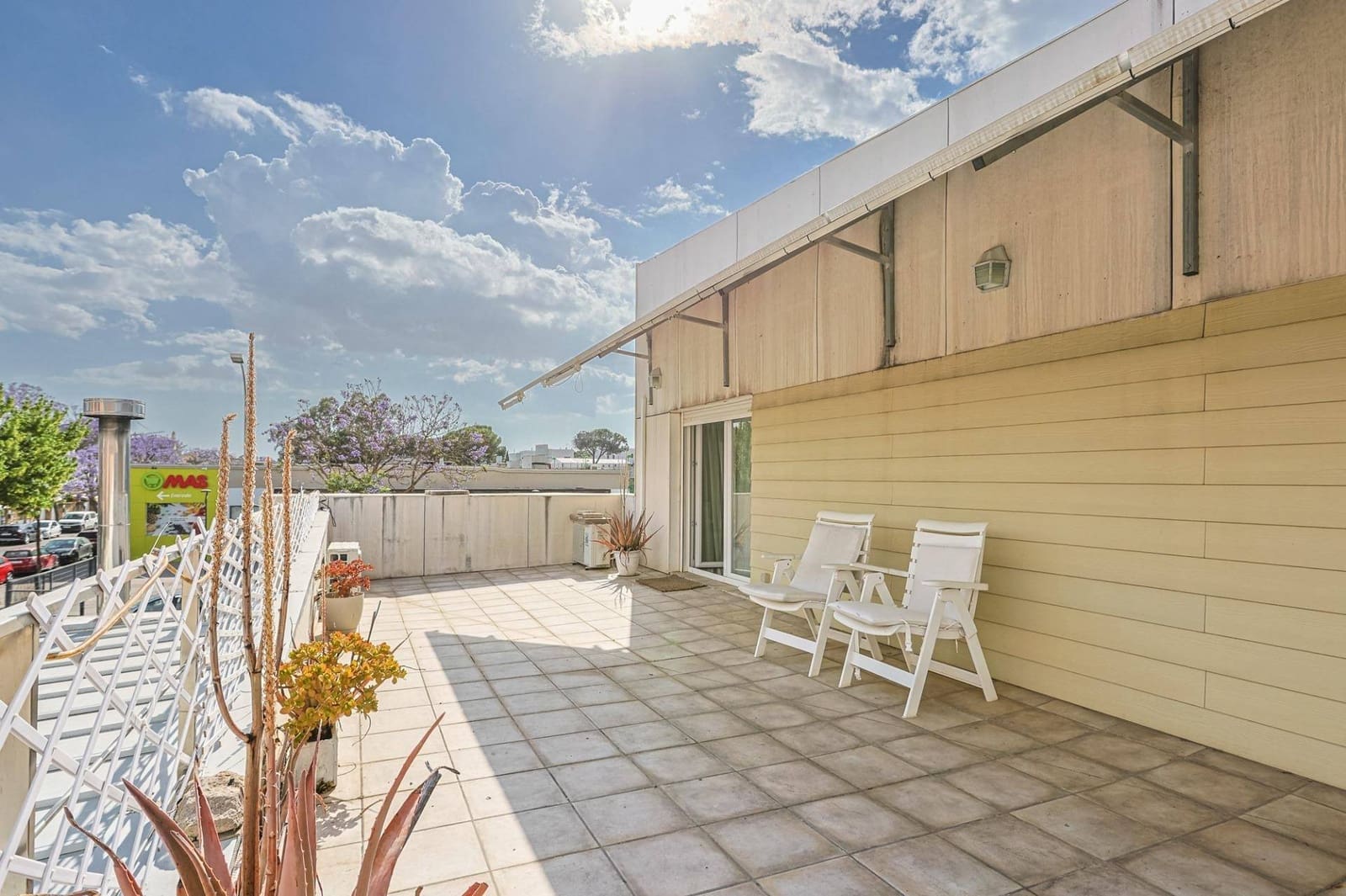 4 soveværelse Villa til salg i Montequinto med swimmingpool garage - € 669.000 (Ref: 9051038)