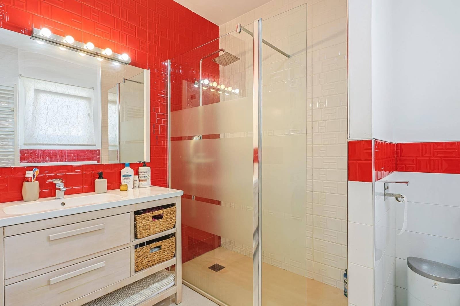 4 soveværelse Villa til salg i Montequinto med swimmingpool garage - € 669.000 (Ref: 9051038)