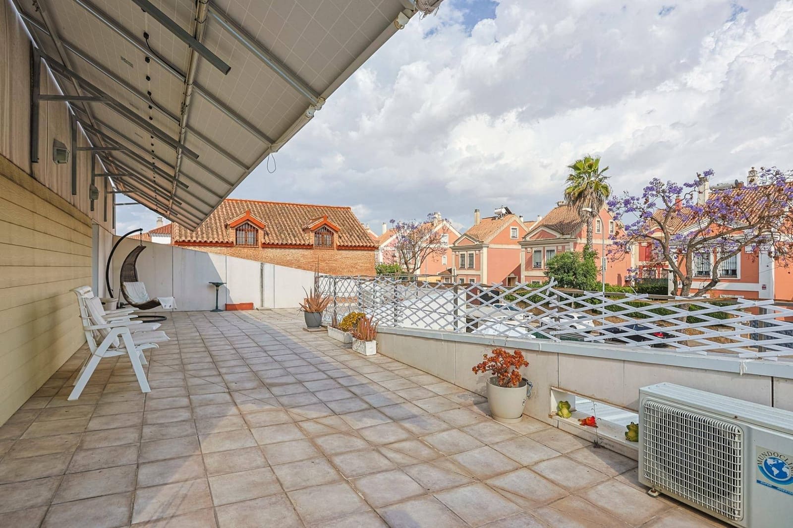 4 soveværelse Villa til salg i Montequinto med swimmingpool garage - € 669.000 (Ref: 9051038)