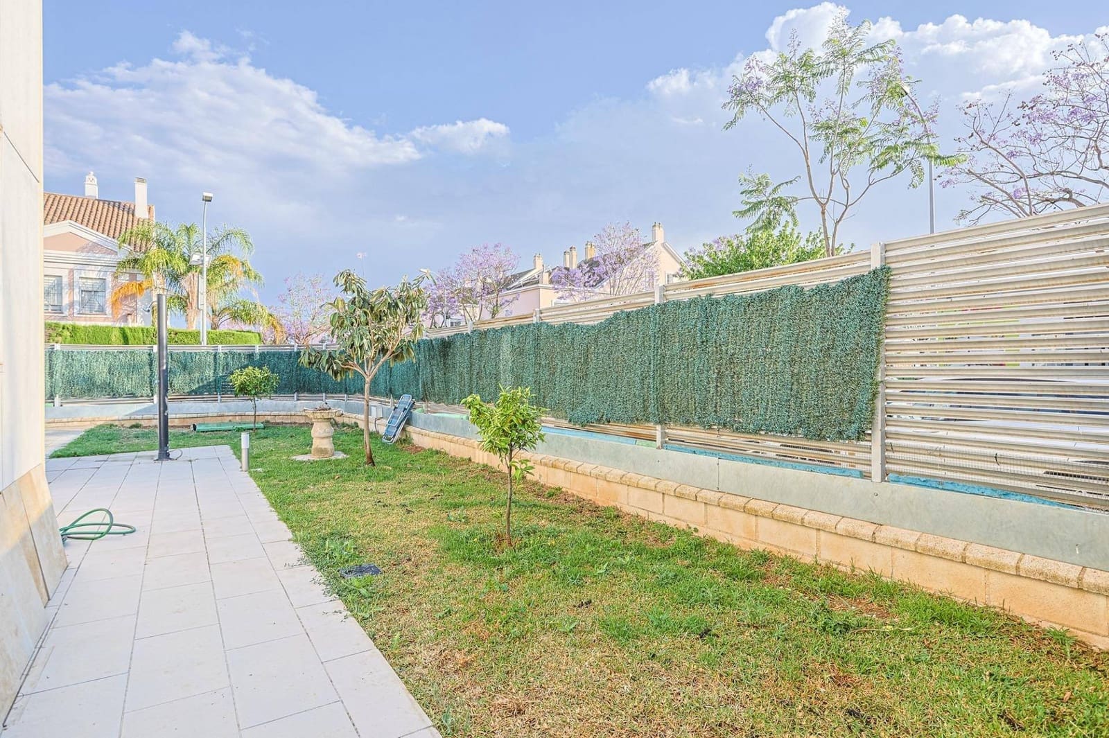 4 soveværelse Villa til salg i Montequinto med swimmingpool garage - € 669.000 (Ref: 9051038)