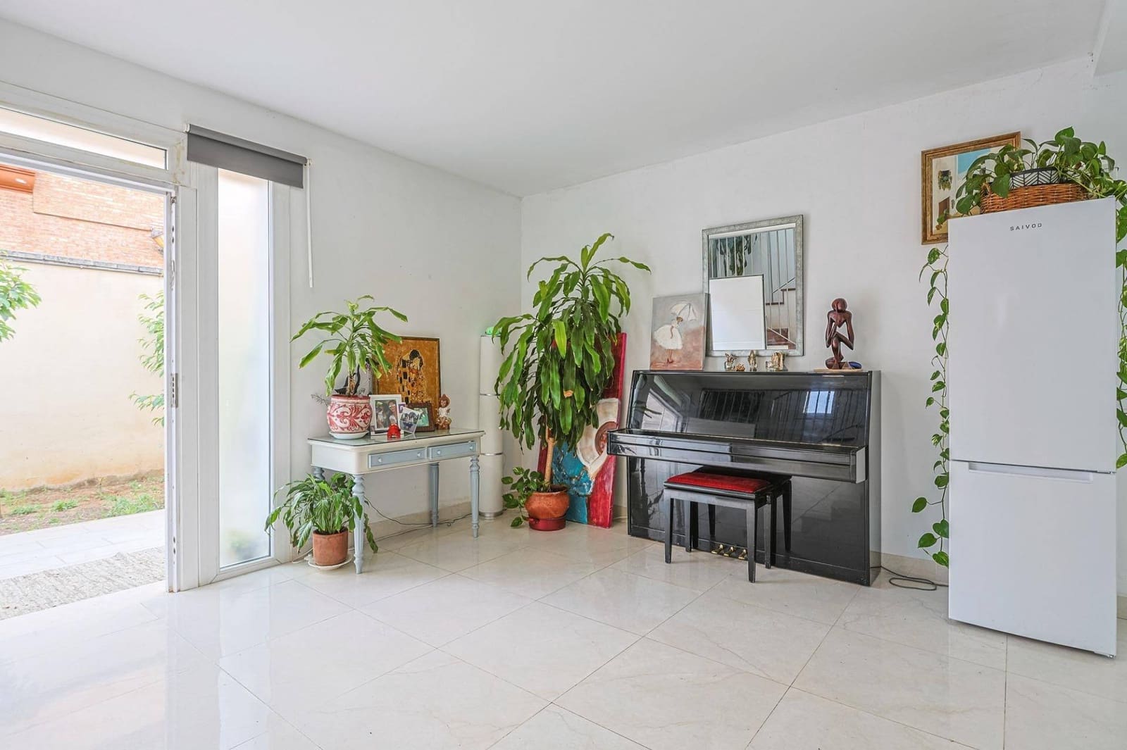 4 soveværelse Villa til salg i Montequinto med swimmingpool garage - € 669.000 (Ref: 9051038)