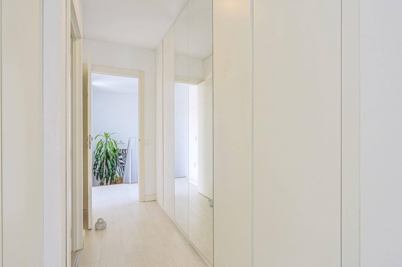 4 soveværelse Villa til salg i Montequinto med swimmingpool garage - € 669.000 (Ref: 9051038)