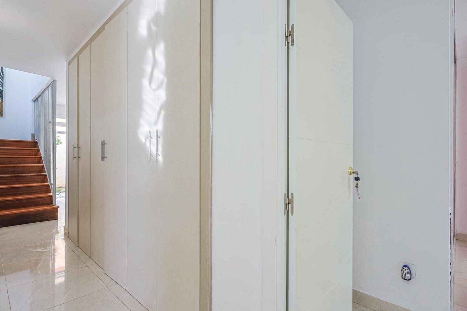 4 soveværelse Villa til salg i Montequinto med swimmingpool garage - € 669.000 (Ref: 9051038)