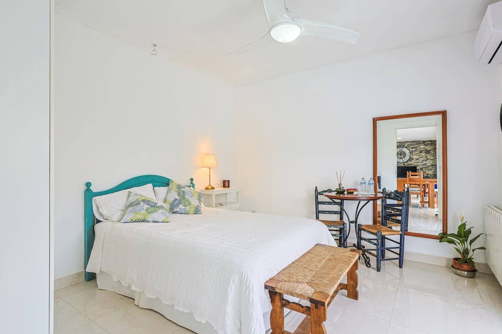 4 soveværelse Villa til salg i Montequinto med swimmingpool garage - € 669.000 (Ref: 9051038)