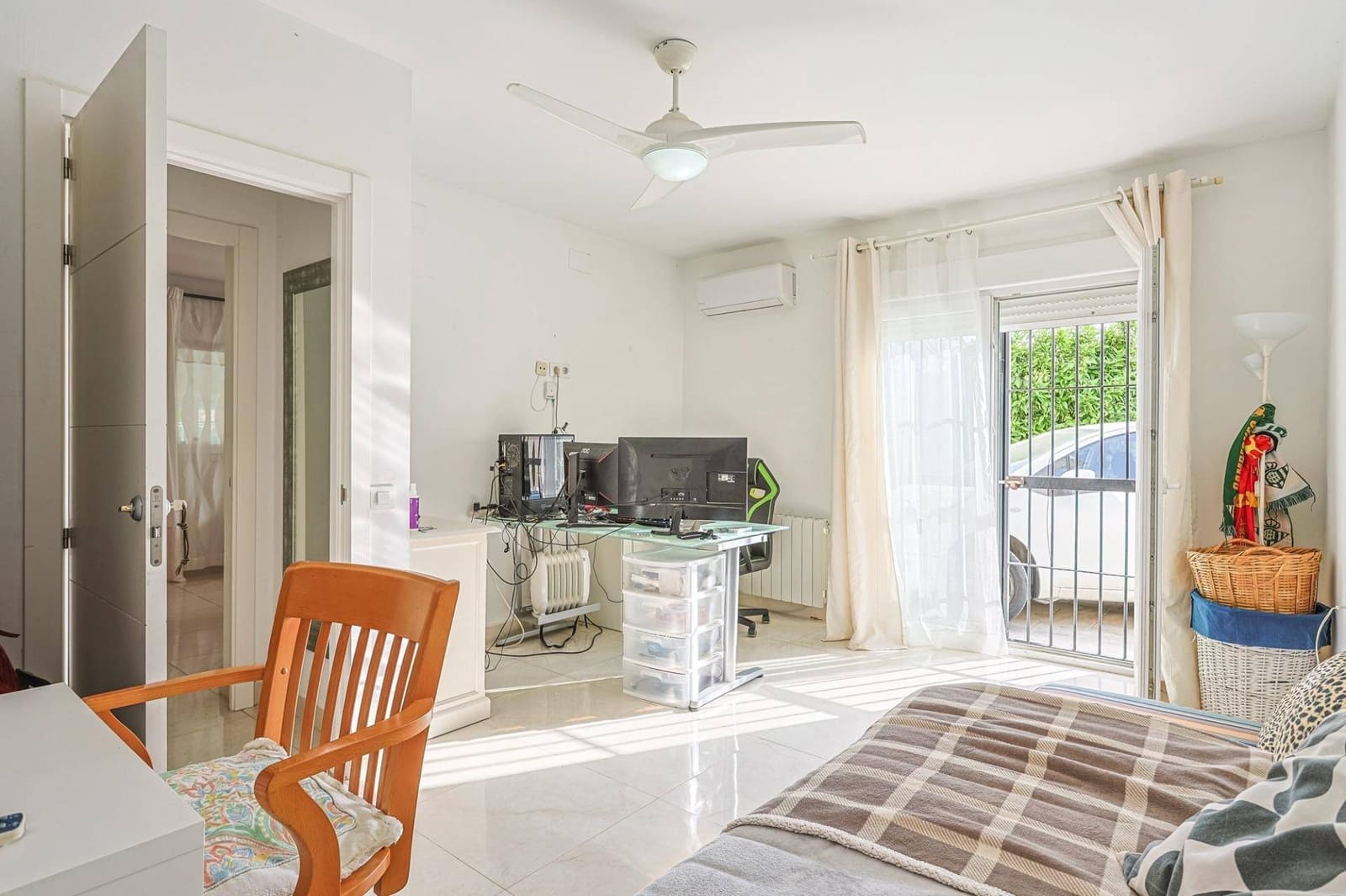 4 soveværelse Villa til salg i Montequinto med swimmingpool garage - € 669.000 (Ref: 9051038)