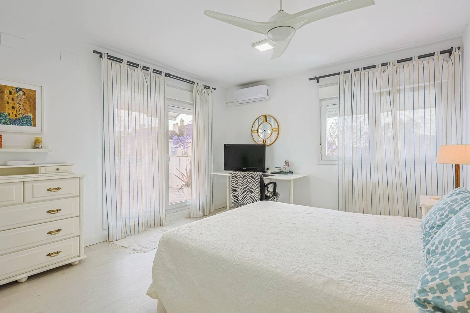 4 soveværelse Villa til salg i Montequinto med swimmingpool garage - € 669.000 (Ref: 9051038)