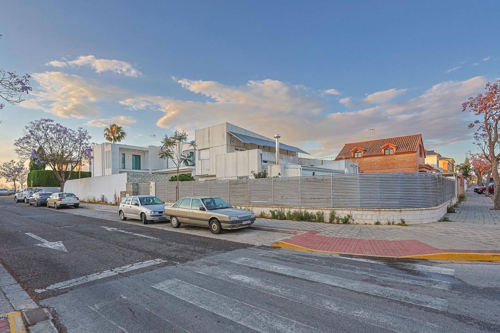 4 soveværelse Villa til salg i Montequinto med swimmingpool garage - € 669.000 (Ref: 9051038)