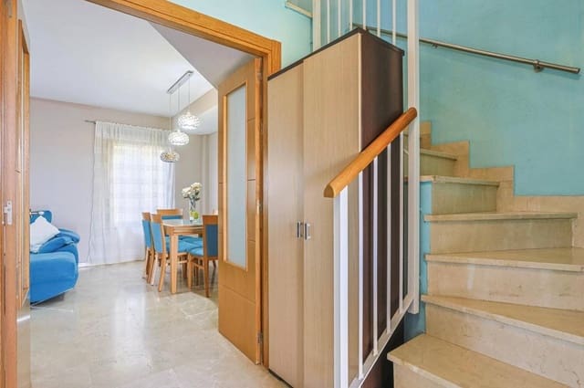 4 bedroom Semi-detached Villa for sale in Alcalá de Guadaira with pool garage - € 439,900 (Ref: 9077952)