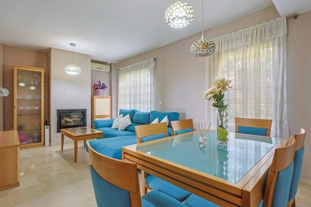 4 bedroom Semi-detached Villa for sale in Alcalá de Guadaira with pool garage - € 439,900 (Ref: 9077952)