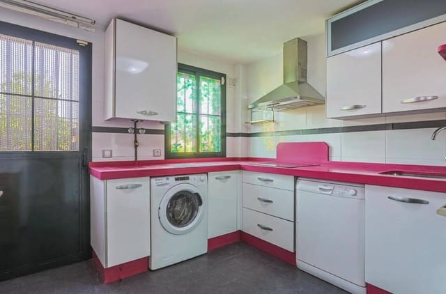 4 bedroom Semi-detached Villa for sale in Alcalá de Guadaira with pool garage - € 439,900 (Ref: 9077952)