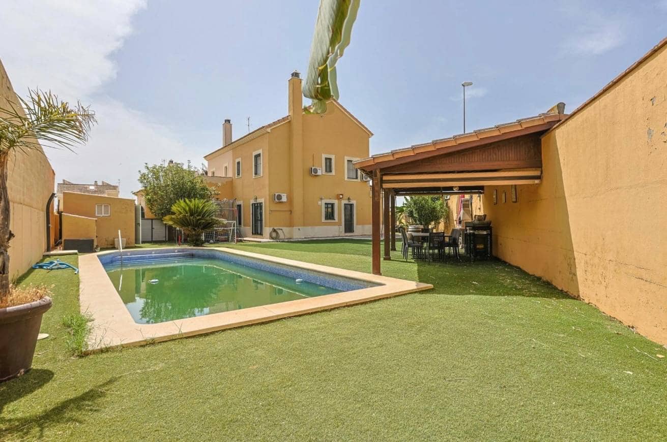 4 soveværelse Semi-Rækkehus til salg i Alcala de Guadaira med swimmingpool garage - € 439.900 (Ref: 9077952)