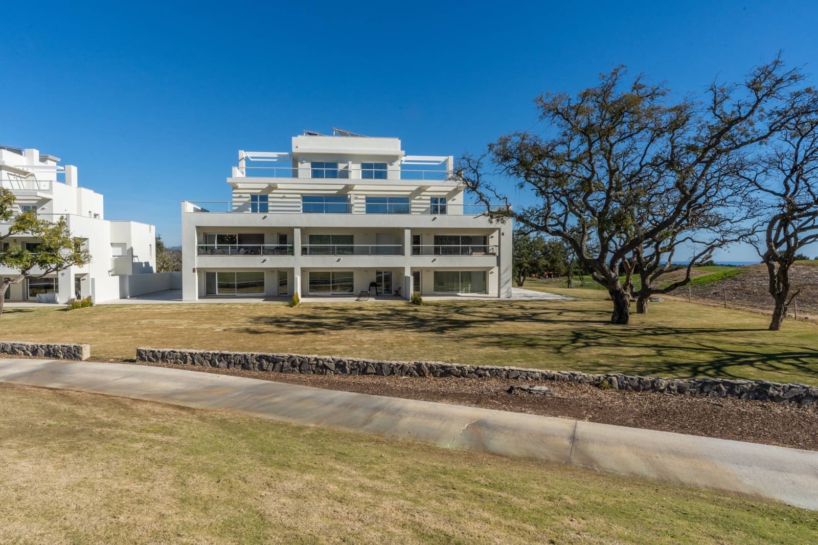 3 sypialnia Penthouse na sprzedaż w Sotogrande z basenem garażem - 665 000 € (Ref: 9117026)