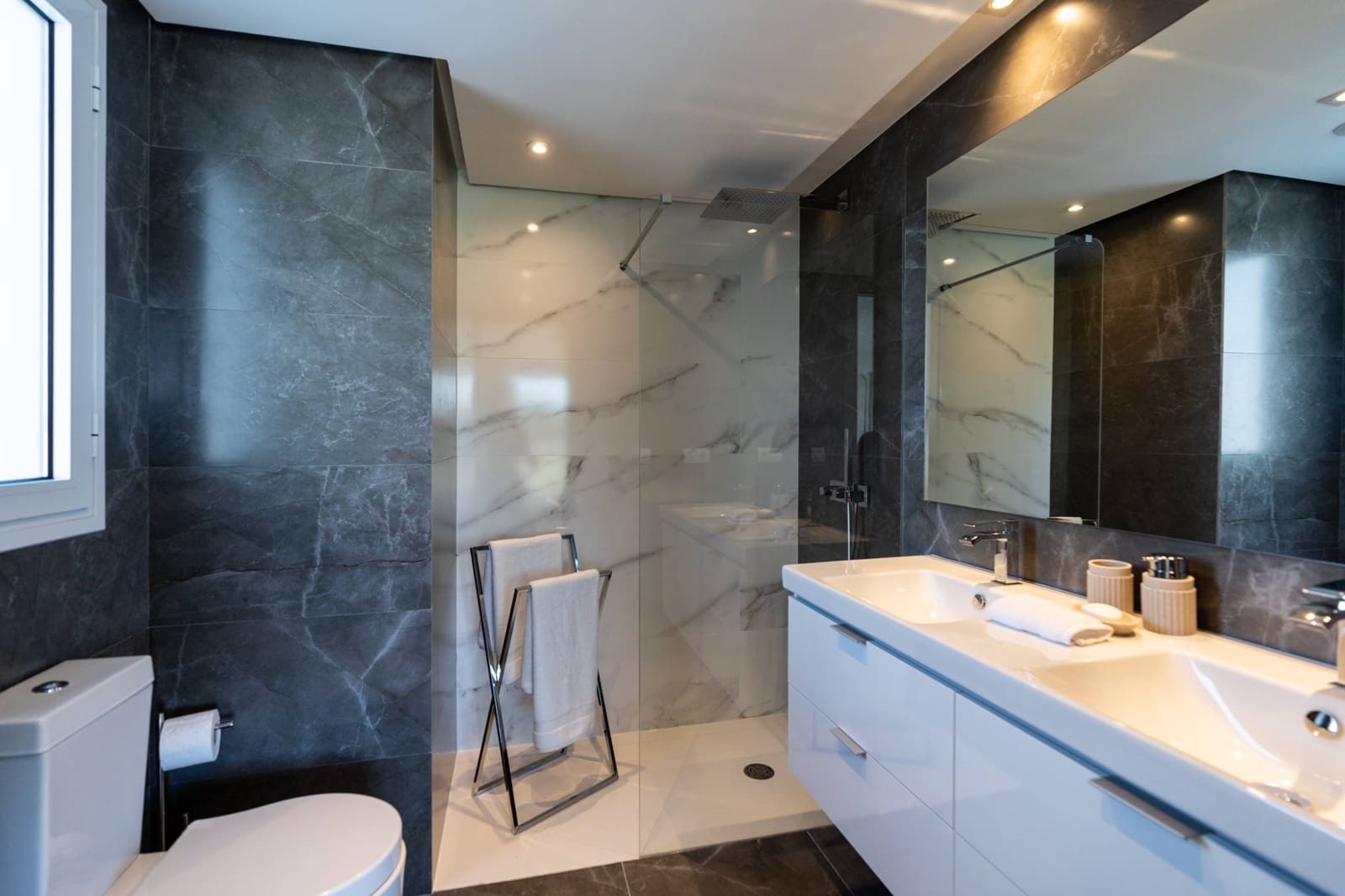 3 sypialnia Penthouse na sprzedaż w Sotogrande z basenem garażem - 665 000 € (Ref: 9117026)