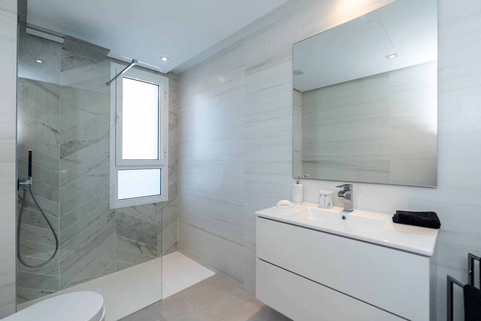 3 sypialnia Penthouse na sprzedaż w Sotogrande z basenem garażem - 665 000 € (Ref: 9117026)