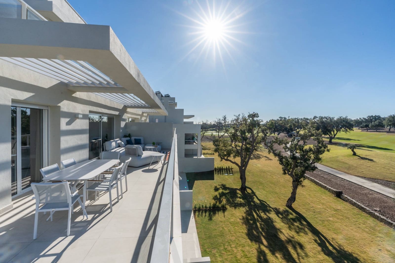 3 sypialnia Penthouse na sprzedaż w Sotogrande z basenem garażem - 665 000 € (Ref: 9117026)