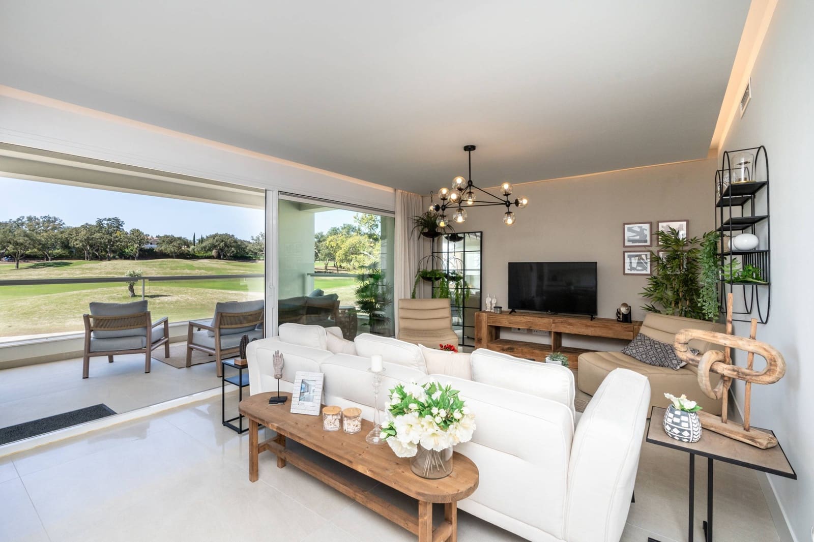 Apartamento de 2 habitaciones en Sotogrande en venta con piscina garaje - 415.000 € (Ref: 9117027)