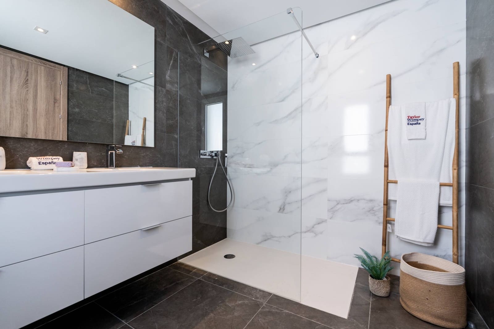 Apartamento de 2 habitaciones en Sotogrande en venta con piscina garaje - 415.000 € (Ref: 9117027)