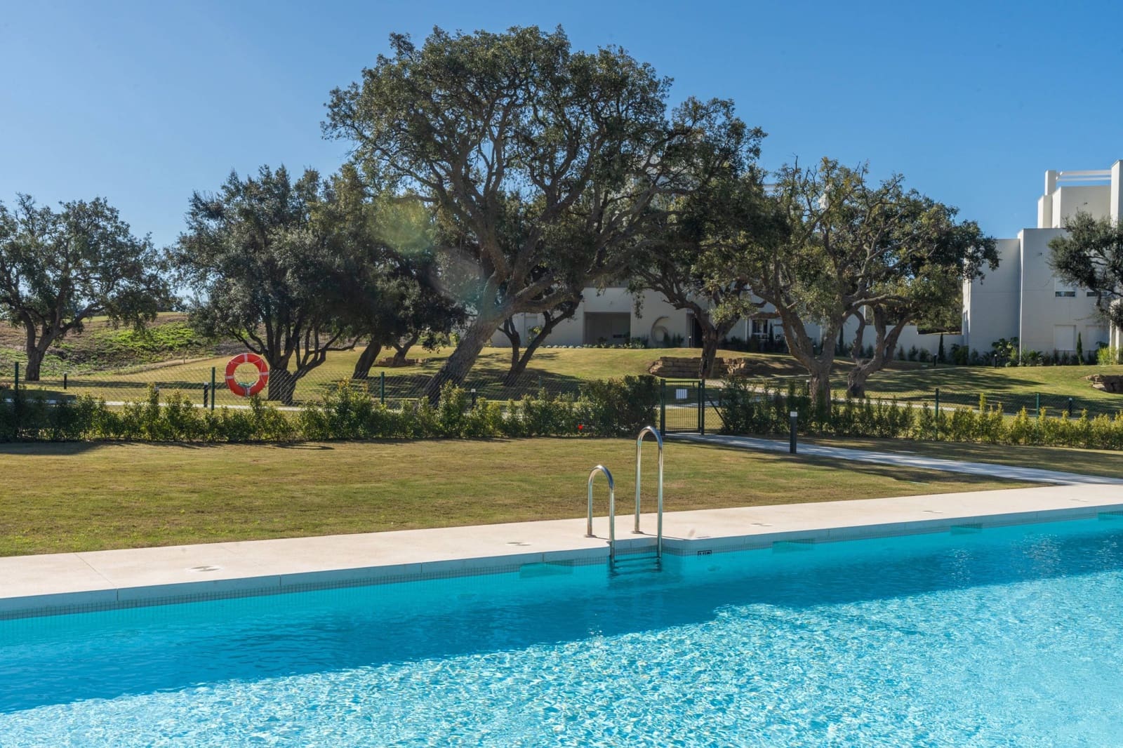 Apartamento de 2 habitaciones en Sotogrande en venta con piscina garaje - 415.000 € (Ref: 9117027)