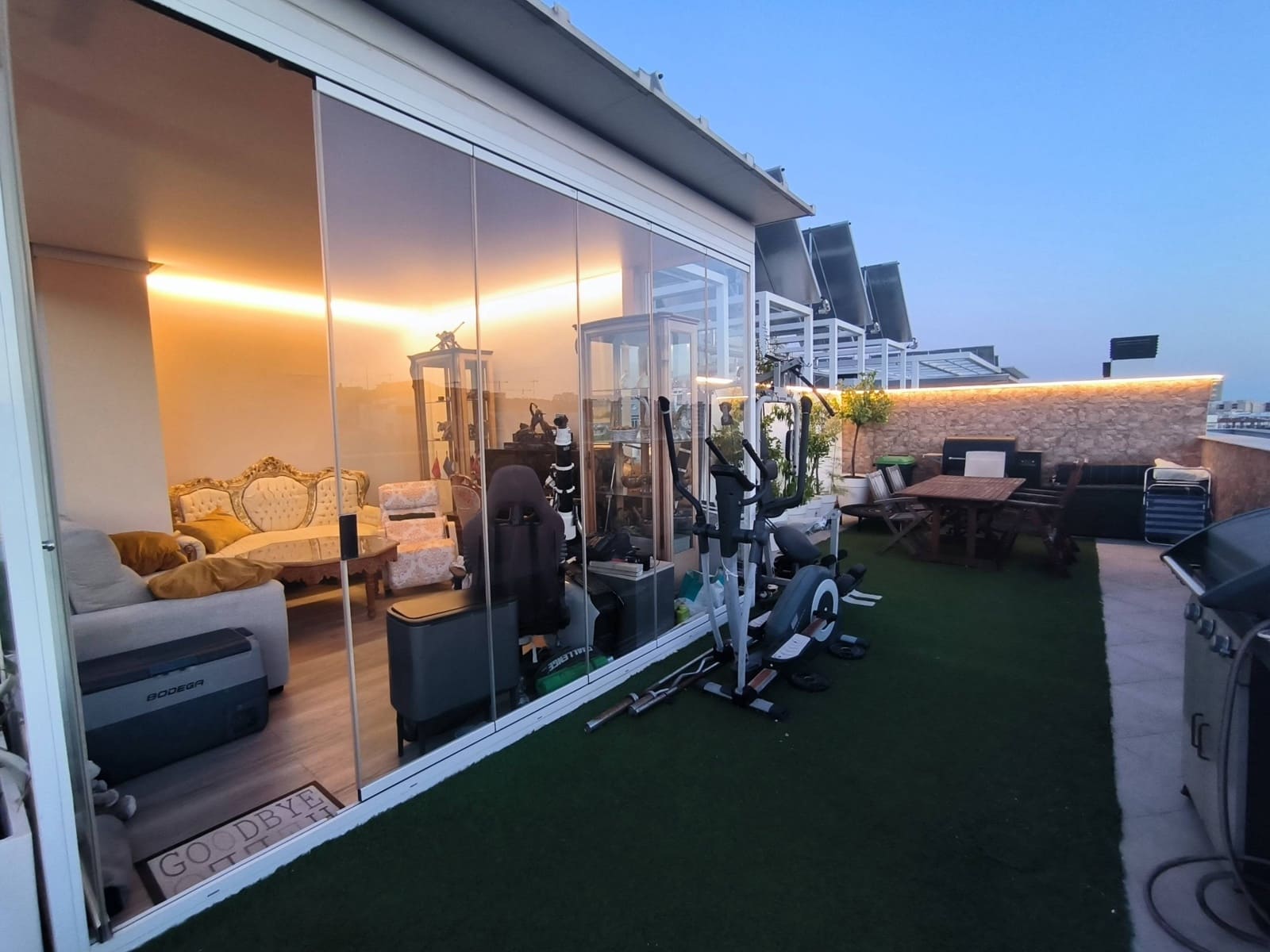 3 soveværelse Penthouse til salg i Estepona med swimmingpool garage - € 650.000 (Ref: 9118728)