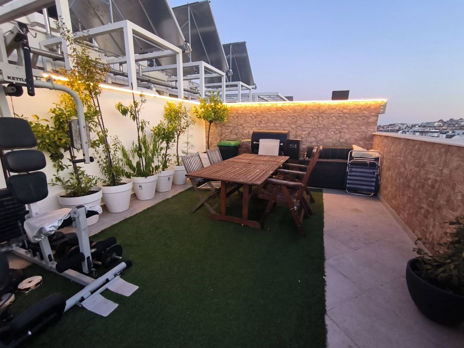 3 soveværelse Penthouse til salg i Estepona med swimmingpool garage - € 650.000 (Ref: 9118728)