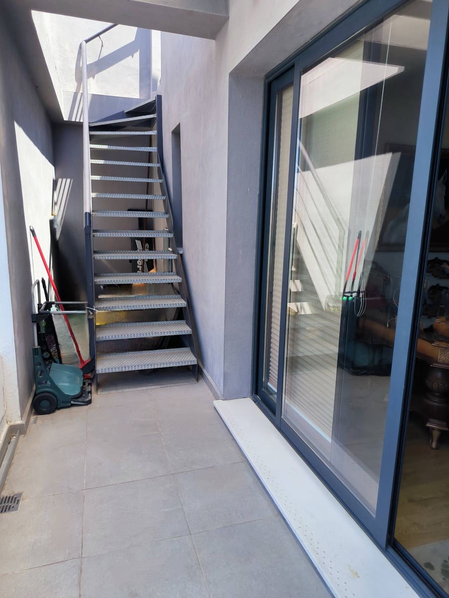 3 soveværelse Penthouse til salg i Estepona med swimmingpool garage - € 650.000 (Ref: 9118728)