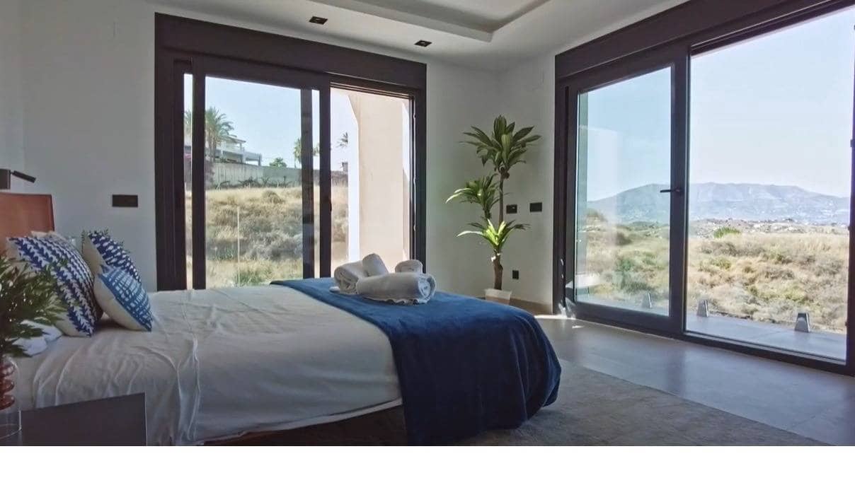 4 bedroom Villa for sale in Mijas with pool garage - € 2,100,000 (Ref: 9141610)