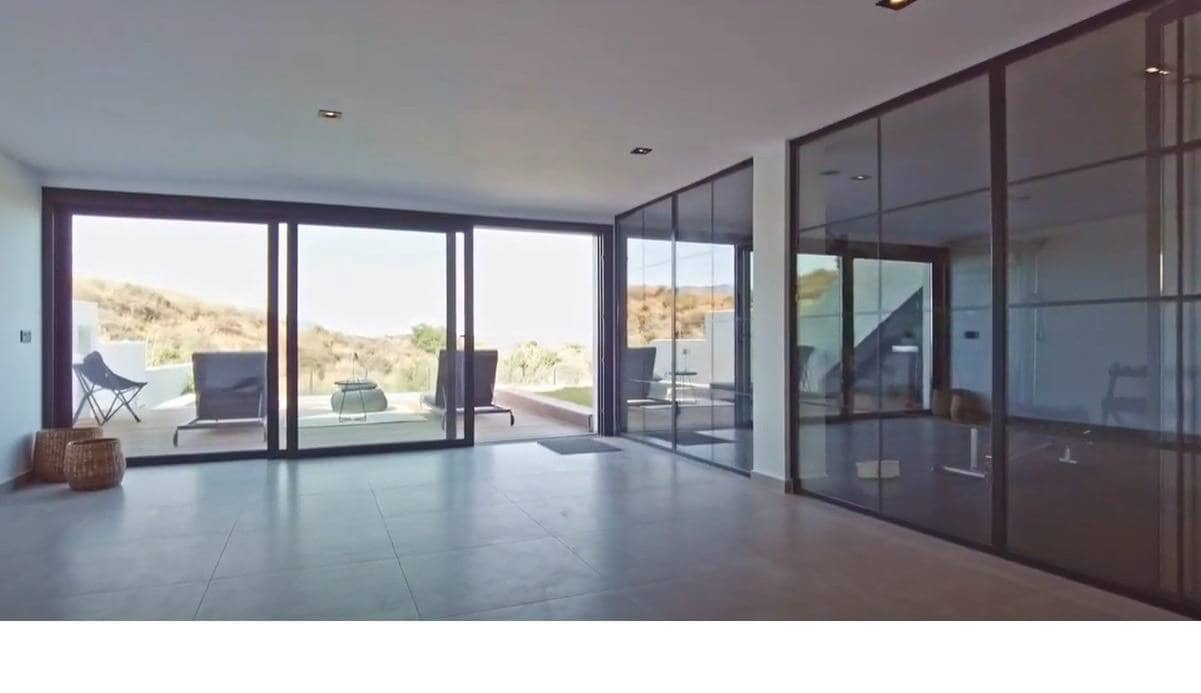 4 bedroom Villa for sale in Mijas with pool garage - € 2,100,000 (Ref: 9141610)