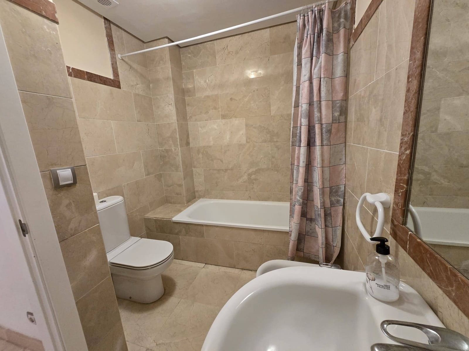 1 slaapkamer Strandappartement te koop in San Luis de Sabinillas met zwembad garage - € 250.000 (Ref: 9202450)