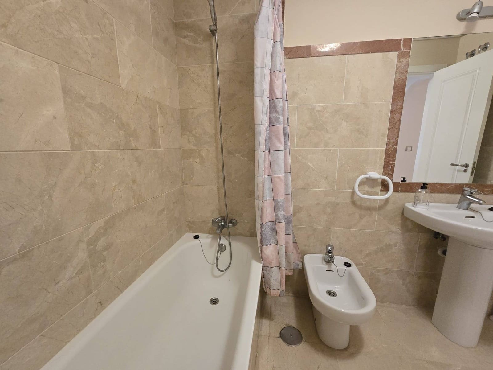 1 slaapkamer Strandappartement te koop in San Luis de Sabinillas met zwembad garage - € 250.000 (Ref: 9202450)