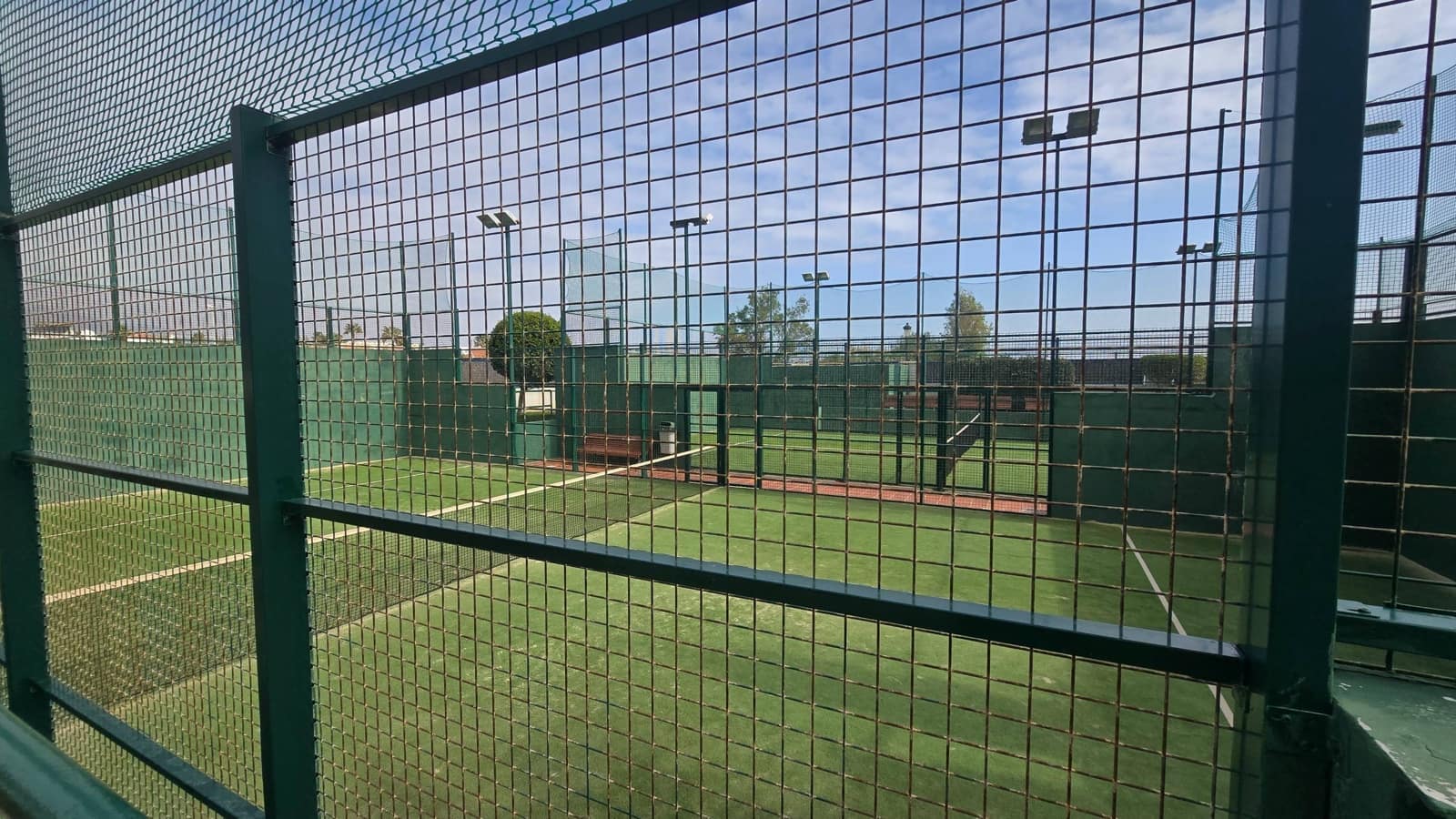 1 slaapkamer Strandappartement te koop in San Luis de Sabinillas met zwembad garage - € 250.000 (Ref: 9202450)