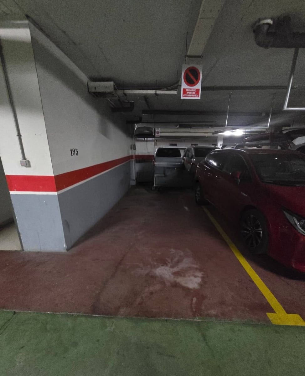 1 makuuhuone Ranta-asunto myytävänä paikassa San Luis de Sabinillas mukana uima-altaan 
autotalli - 250 000 € (Ref: 9202450)