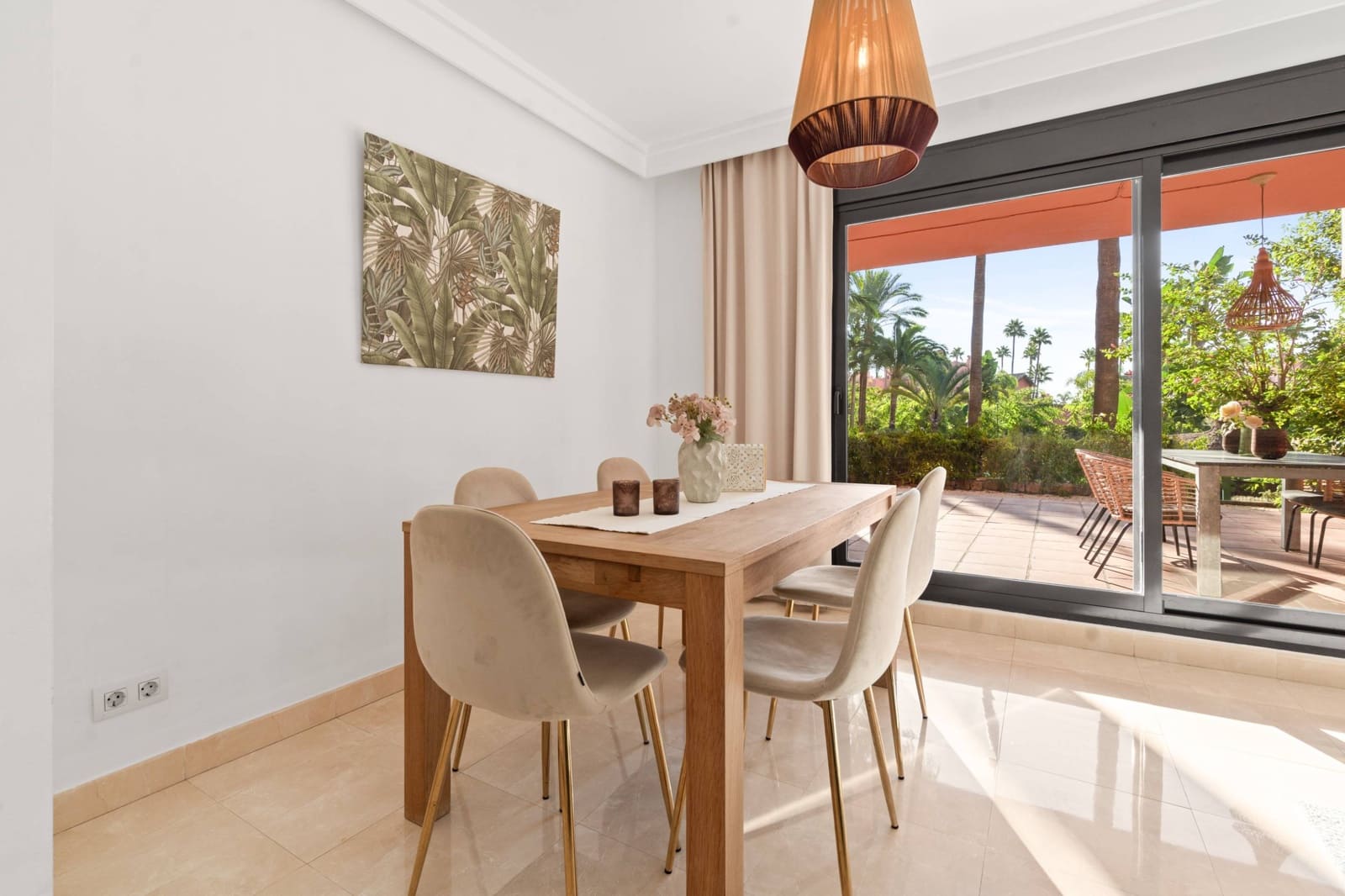 2 makuuhuone Huoneisto myytävänä paikassa New Golden Mile mukana uima-altaan 
autotalli - 625 000 € (Ref: 9272615)