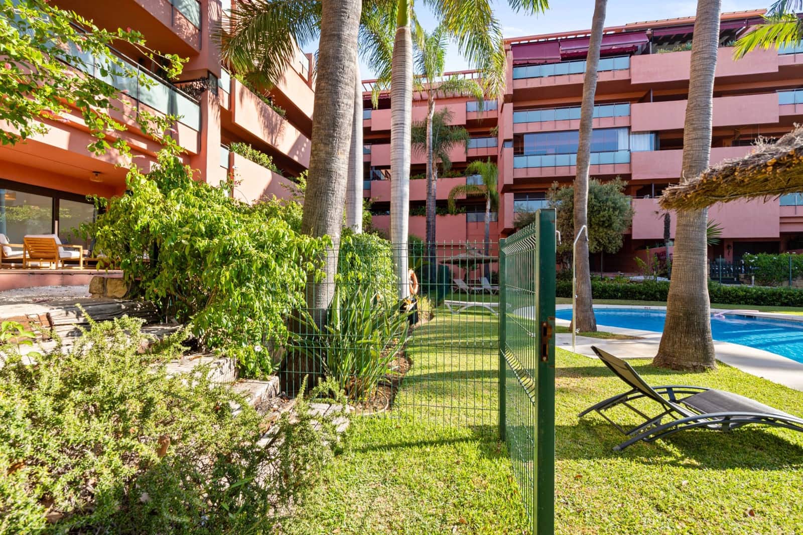 2 makuuhuone Huoneisto myytävänä paikassa New Golden Mile mukana uima-altaan 
autotalli - 625 000 € (Ref: 9272615)