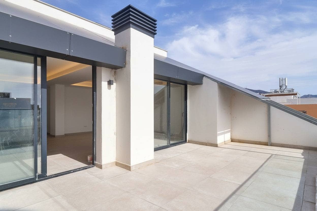 Ático de 2 habitaciones en Fuengirola en venta - 995.000 € (Ref: 9276354)