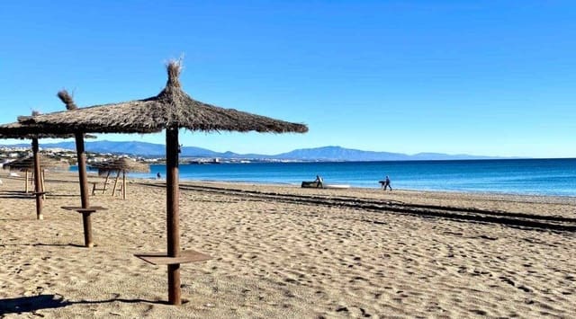 Apartamento de 2 habitaciones en Chullera, Manilva en venta con piscina garaje - 351.520 € (Ref: 9288212)