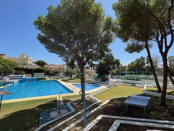 3 soveværelse Rækkehus til salg i Puerto de Estepona, Estepona med swimmingpool garage - € 570.000 (Ref: 9294662)