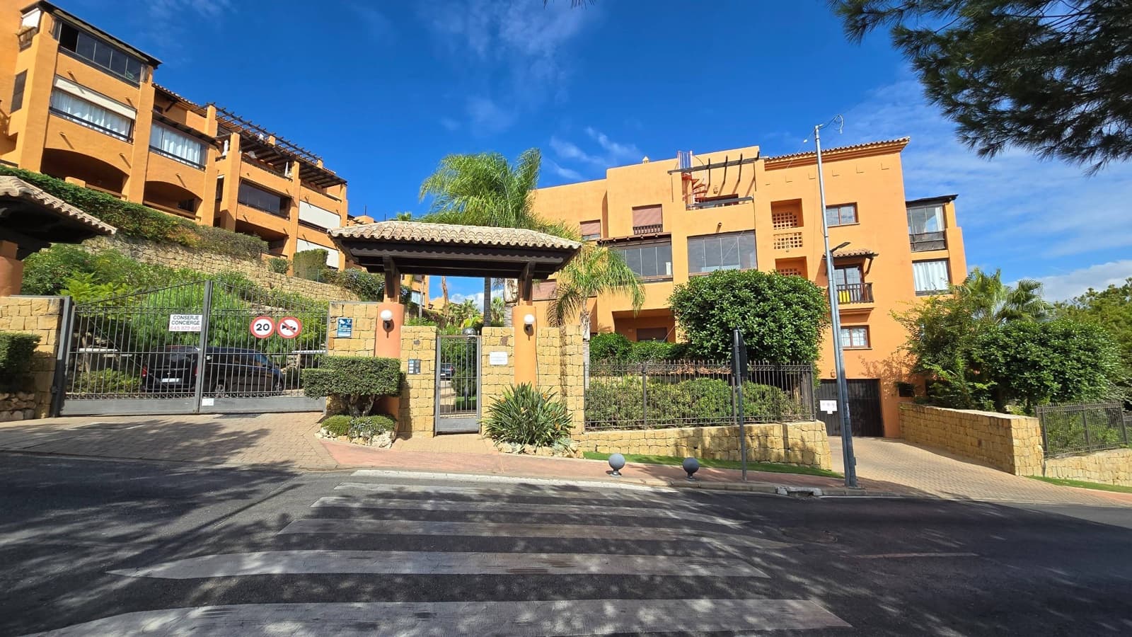 3 Zimmer Apartment zu verkaufen in Benahavis mit Pool Garage - 490.000 € (Ref: 9326480)